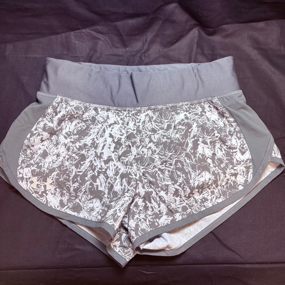 Under Armour HeatGear Womens Gray Scribble Print Running Shorts Size Small 0164